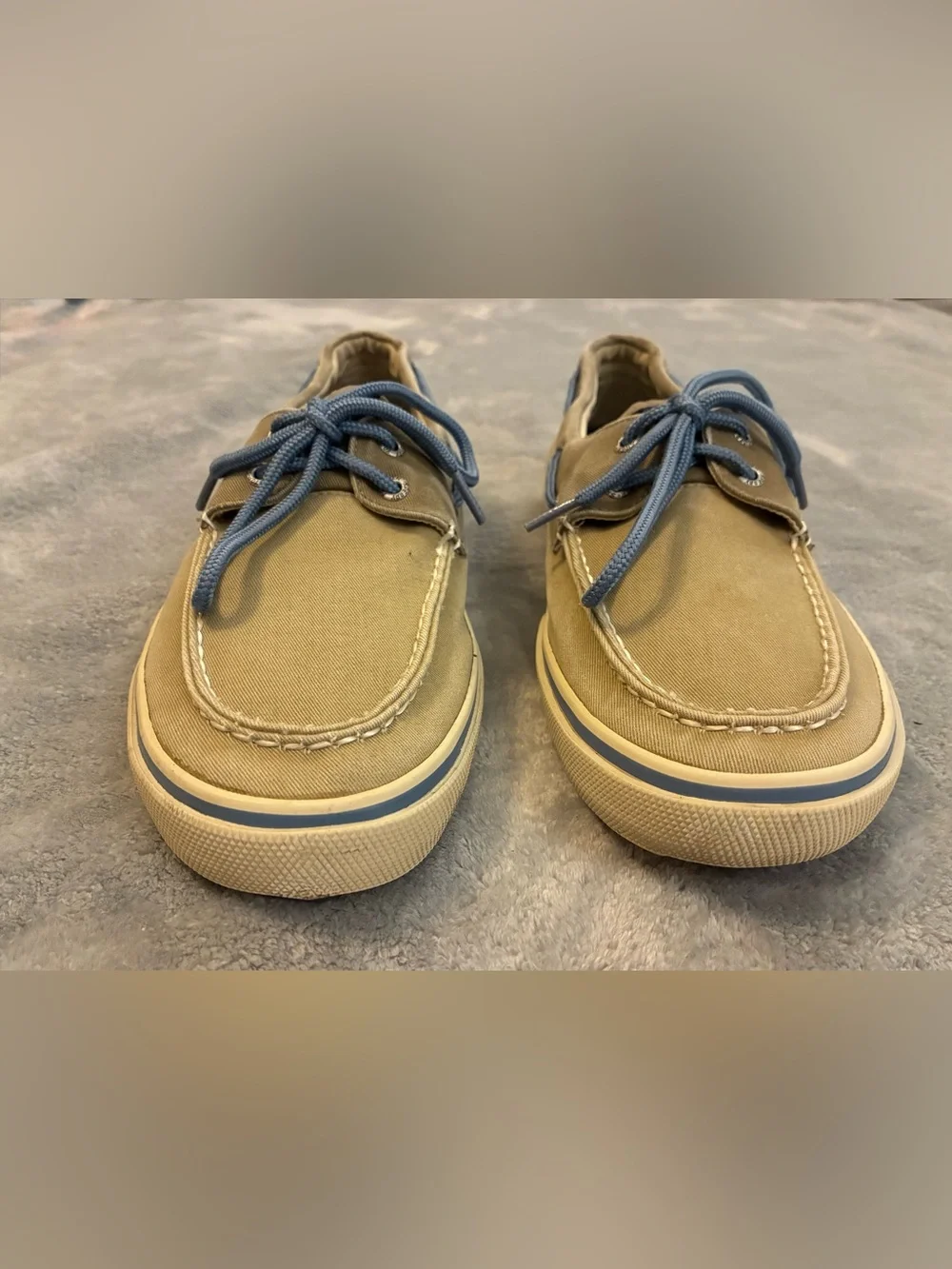 Men’s Size 11M Canvas Boat Shoes in Tan with Blue Laces